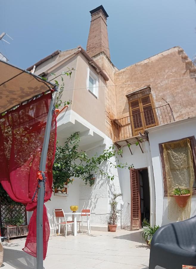 Dietro Il Massimo Guest house *